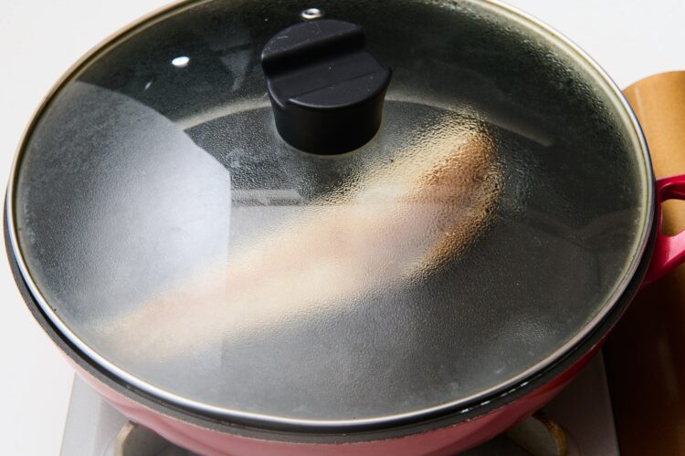 3分程蒸し焼きにする